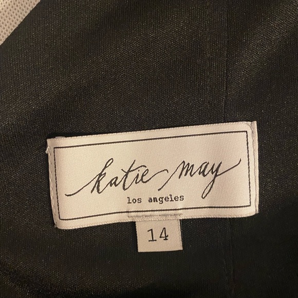 Backless Gown with Lace Train - Picture 8 of 8